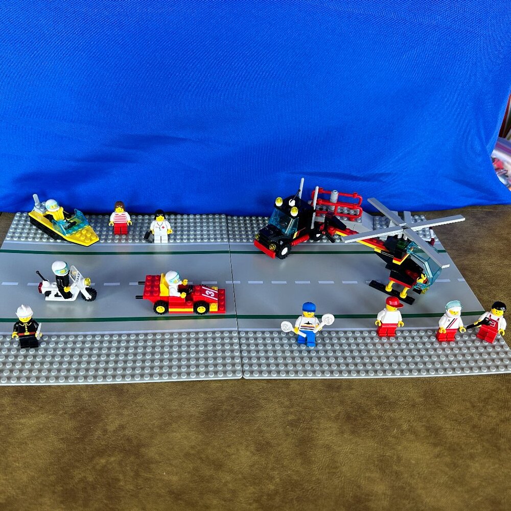 4 complete Vintage LEGO Town Sets and Minifigures with Bonuses